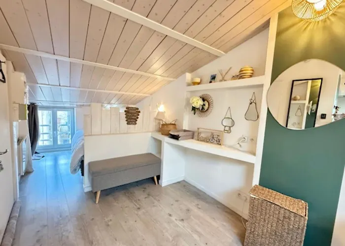 Charming Bright In The Heart Of The La Rochelle (Charente-Maritime)