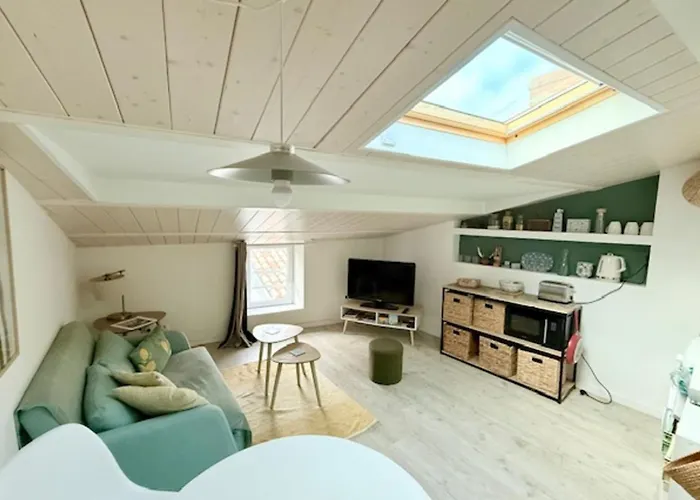 Charming Bright In The Heart Of The * La Rochelle (Charente-Maritime)