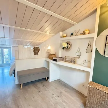 Charming Bright In The Heart Of The La Rochelle (Charente-Maritime)