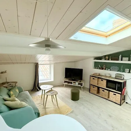 Charming Bright In The Heart Of The * La Rochelle (Charente-Maritime)